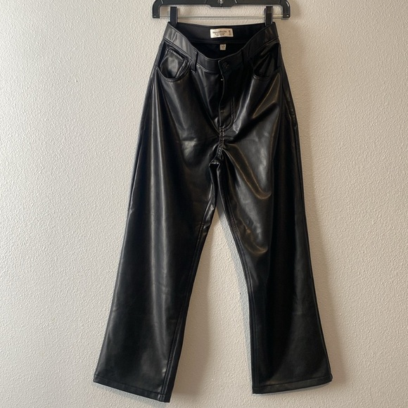 Abercrombie Vegan Leather 90s Relaxed Pant - Picture 1 of 9